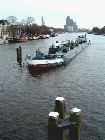 amstel8(boot1)B (74k image)